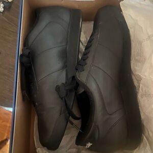 Reebok womans Classic Black Sneakers